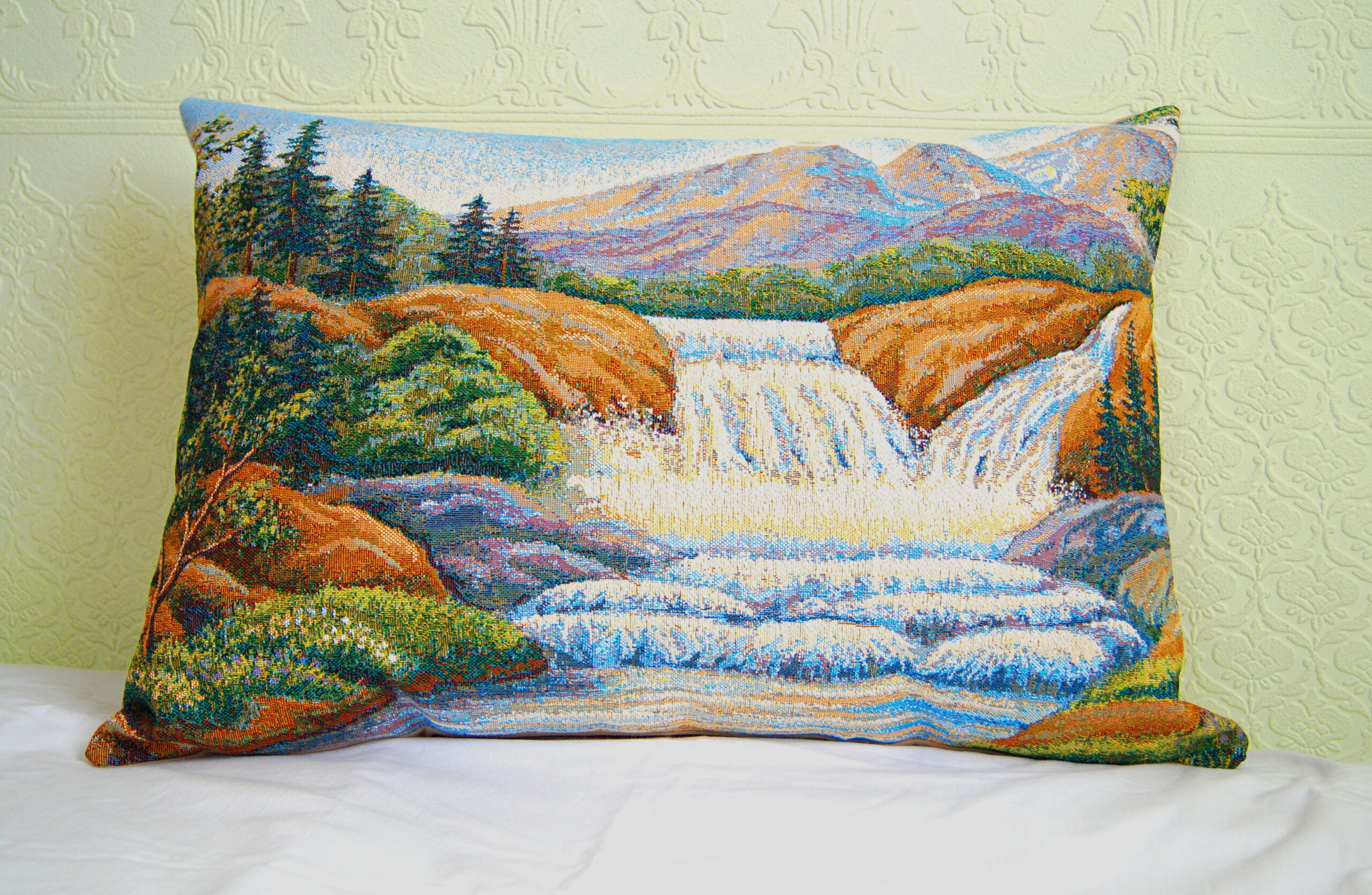 Чехол декоративный "Водопад"